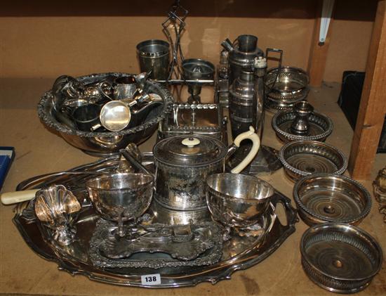 Quantity of plated wares